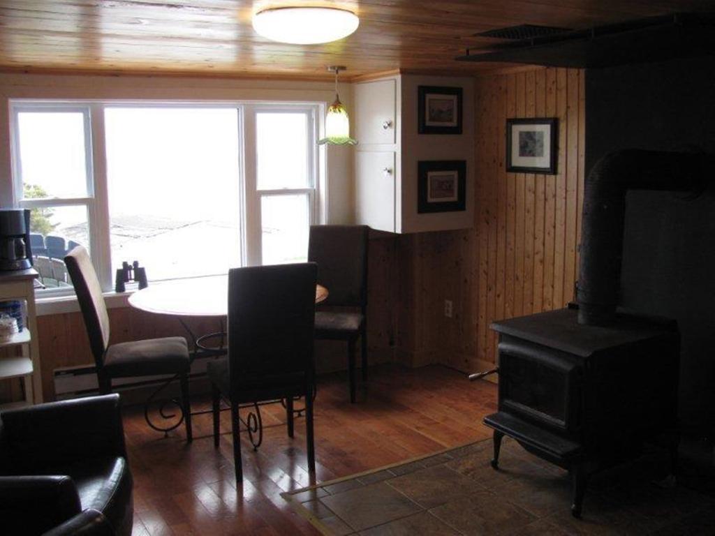 Вилла Wolf Cove Retreat House Amherst Cove Экстерьер фото